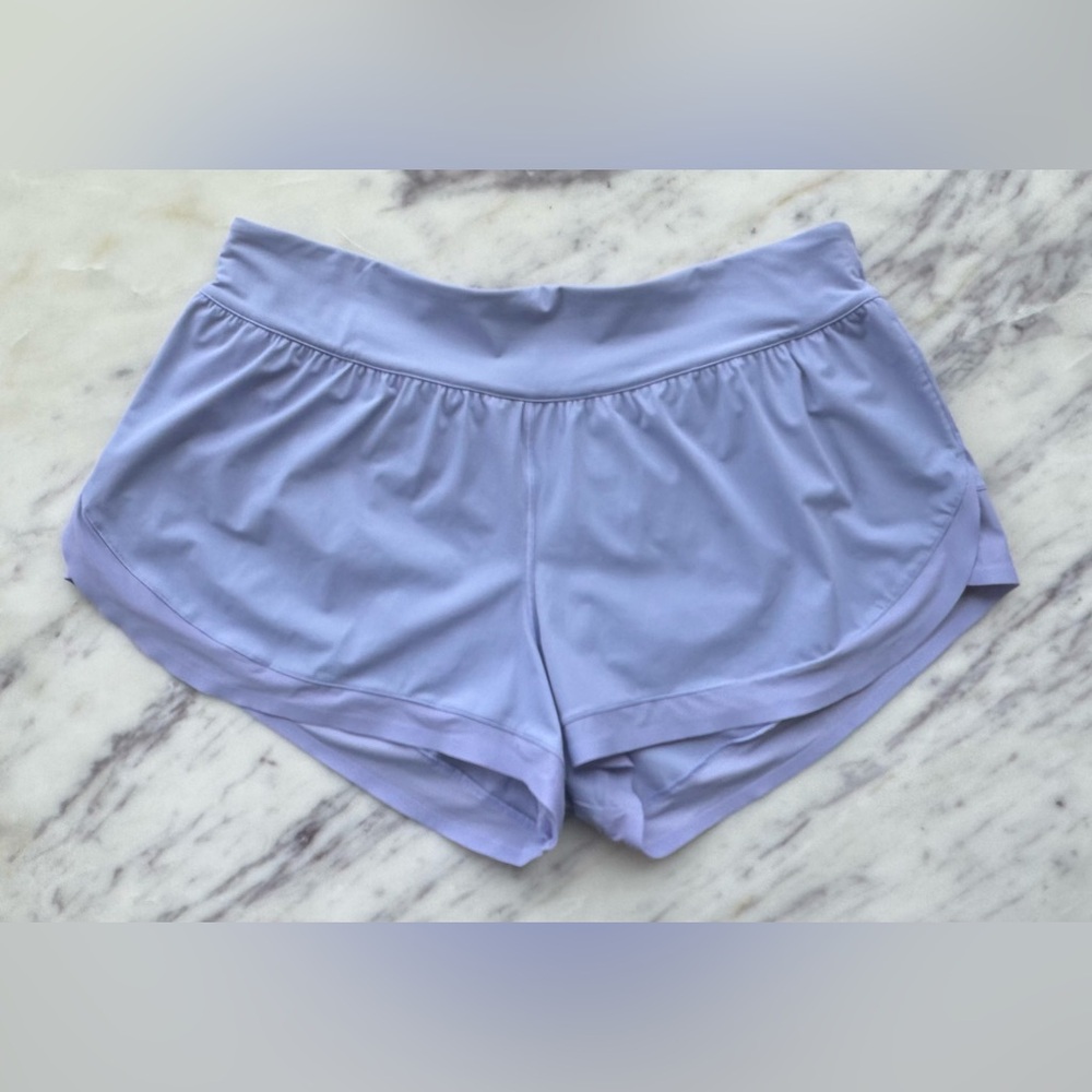 NWOT lululemon calm tides running shorts lilac smoke size 8 DISCONTINUED/RARE - Picture 3 of 16